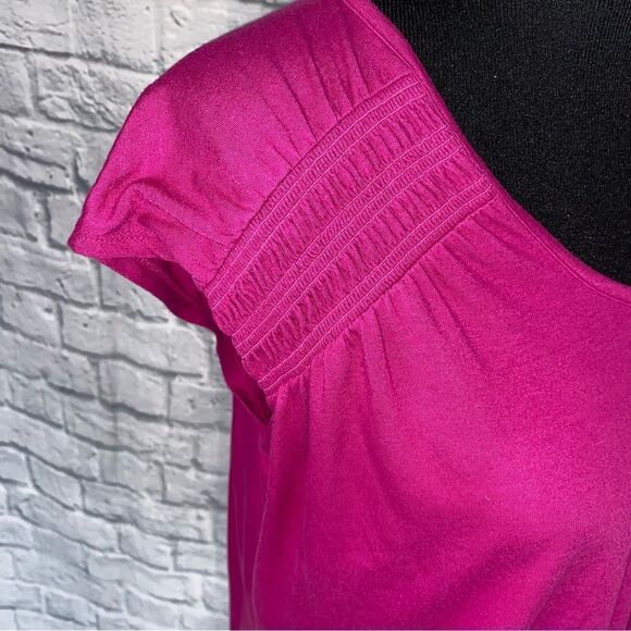 St. John’s Bay active v-cut top with pleated shoulder size petite LG - Picture 5 of 10